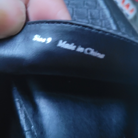 Dolce Vita Black Mules with Gold Chain Detail - Picture 5 of 6